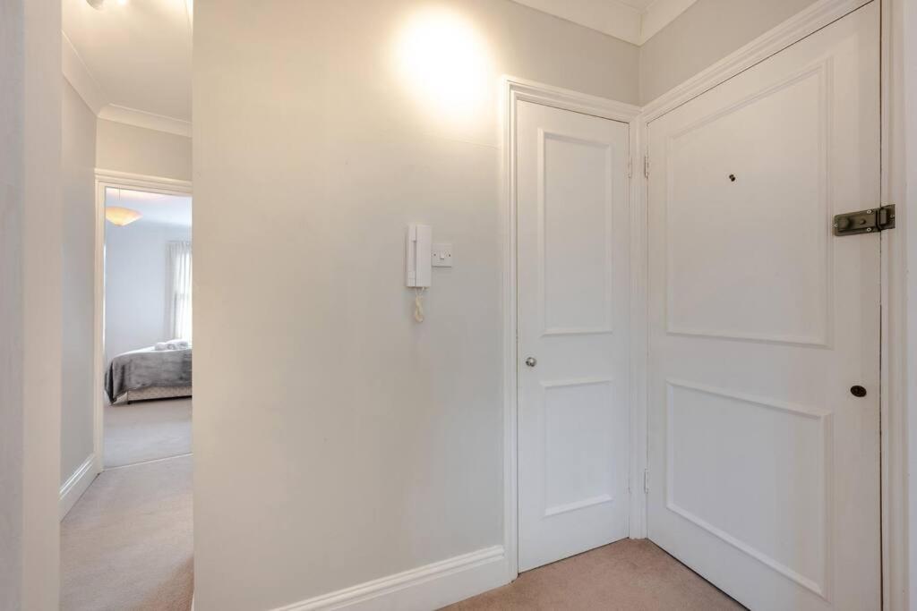 Cosy 2 Bed In Kensington Olympia Apartment ลอนดอน ภายนอก รูปภาพ