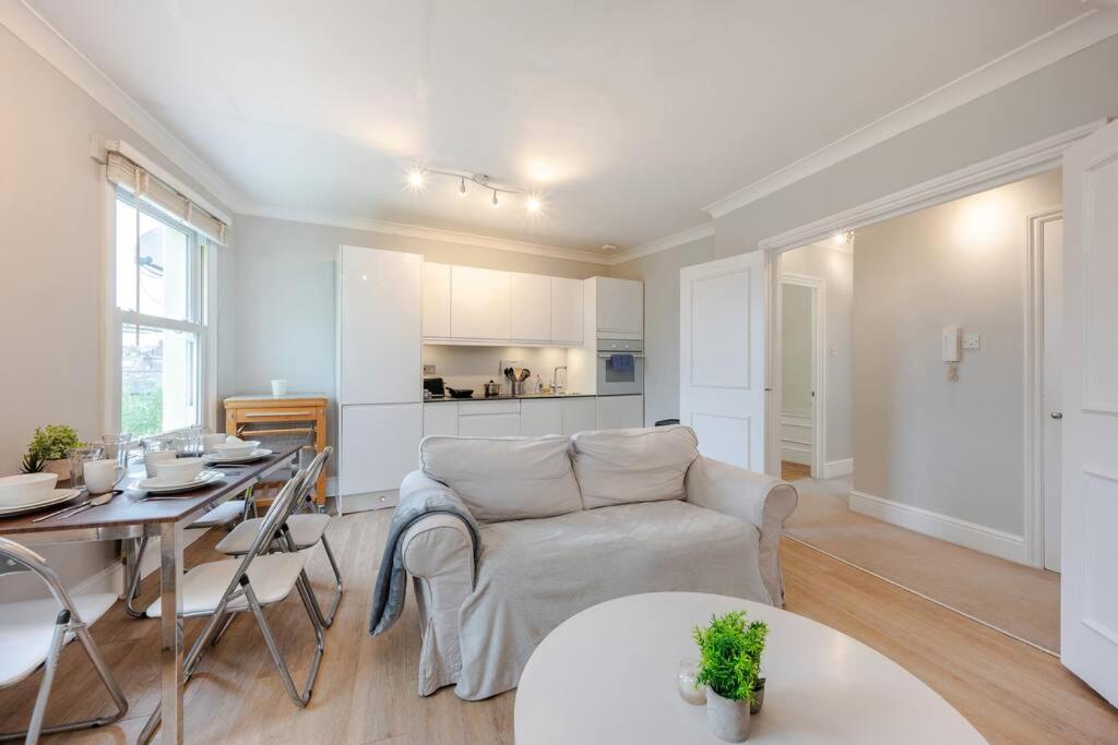 Cosy 2 Bed In Kensington Olympia Apartment ลอนดอน ภายนอก รูปภาพ