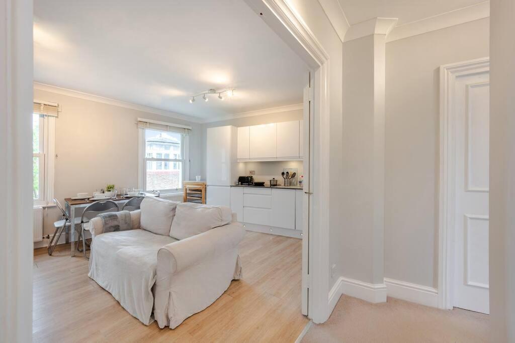 Cosy 2 Bed In Kensington Olympia Apartment ลอนดอน ภายนอก รูปภาพ