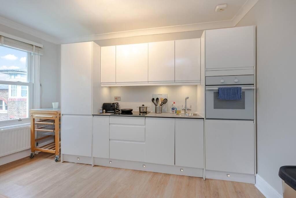 Cosy 2 Bed In Kensington Olympia Apartment ลอนดอน ภายนอก รูปภาพ