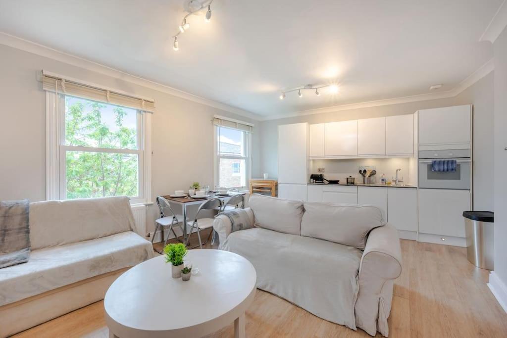 Cosy 2 Bed In Kensington Olympia Apartment ลอนดอน ภายนอก รูปภาพ
