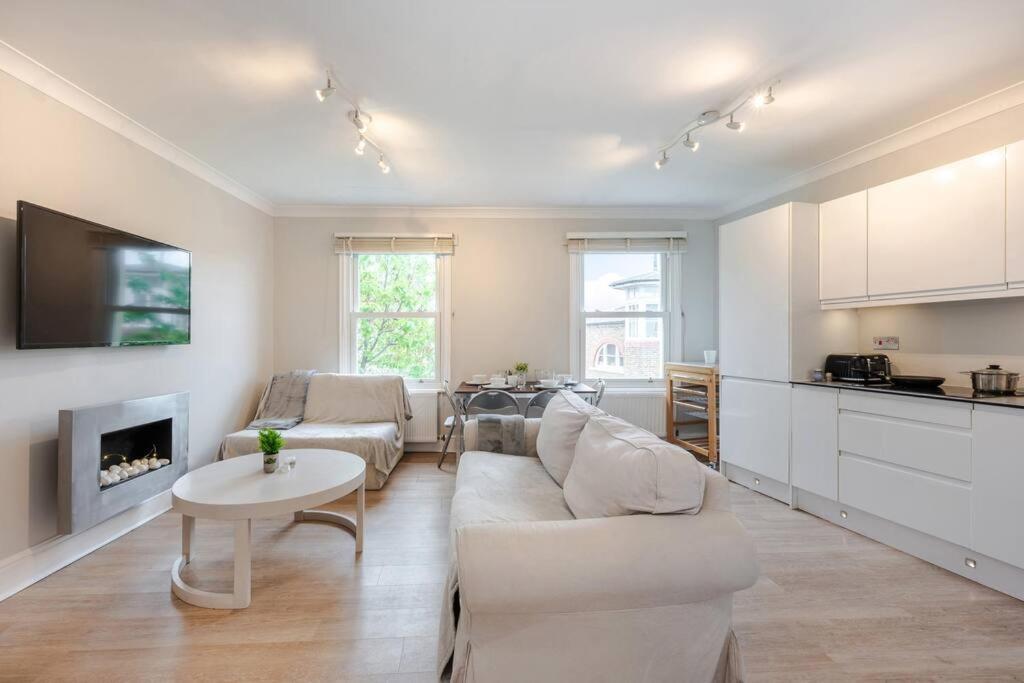 Cosy 2 Bed In Kensington Olympia Apartment ลอนดอน ภายนอก รูปภาพ